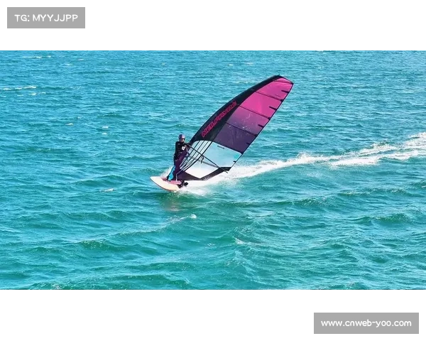 大连金石滩杯风筝帆板冲浪邀请赛开幕 90名选手挑战海浪勇夺冠军 大连金石滩杯风筝帆板冲浪邀请赛开幕 90名选手挑战海浪勇夺冠军